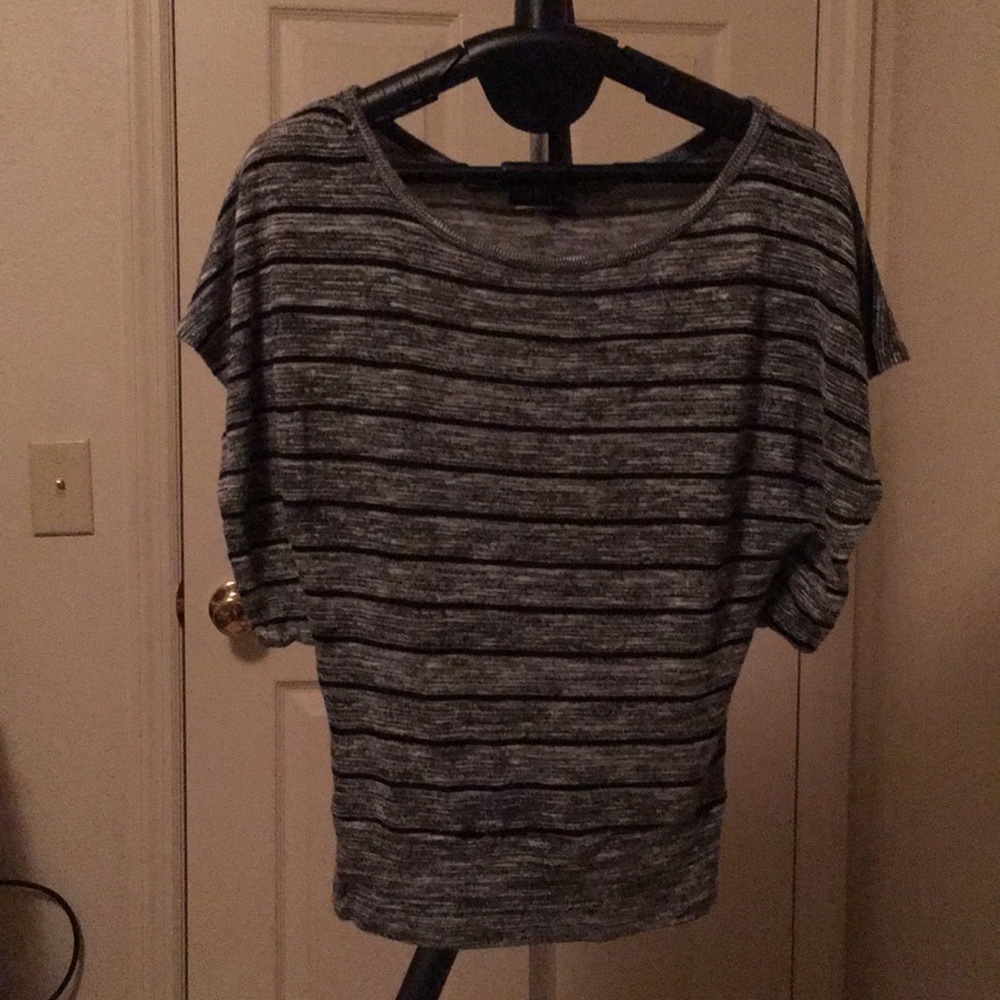 SOLD 🖤🤍 Wet Seal Striped Short Sleeve Top 🤍🖤
